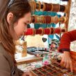 Zelf je armbandje samenstellen op de markt